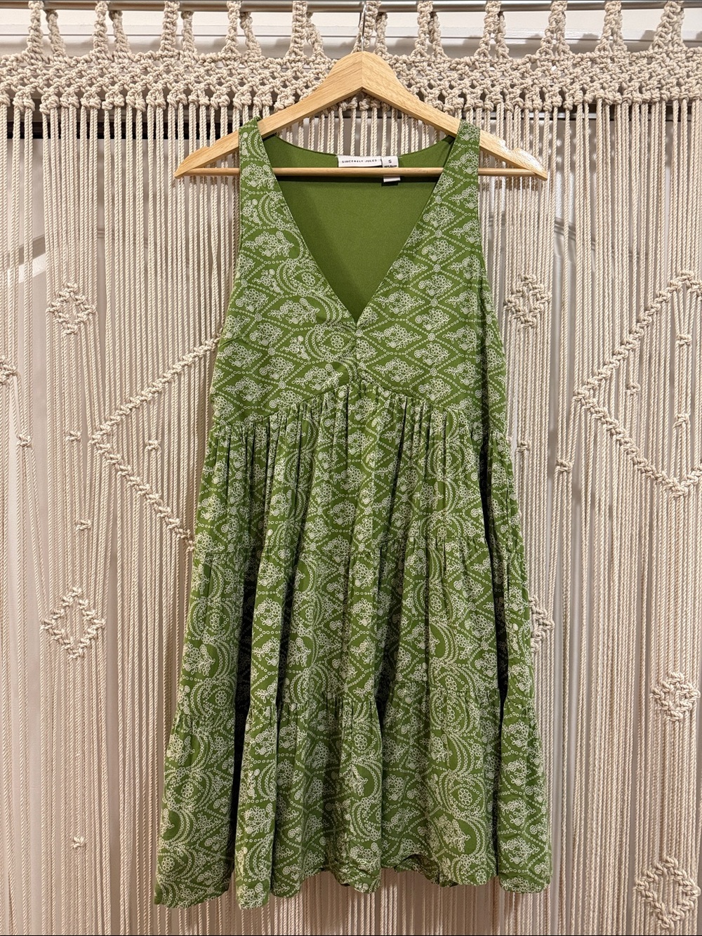 Sincerely Jules Green and White Sleeveless V-Neck Mini Dress